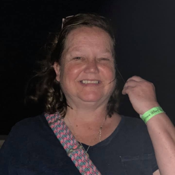 Meet your Posher, Laurie - Picture 1 of 1